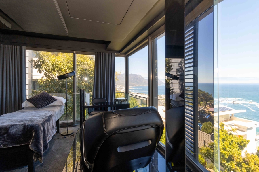 5 Bedroom Property for Sale in Clifton Western Cape